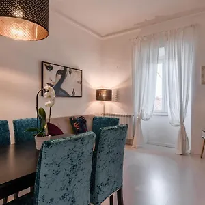 Gallery Art In San Frediano Apartment Florence